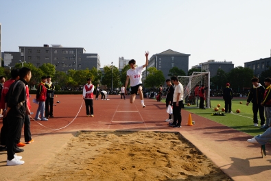 跳远.jpg